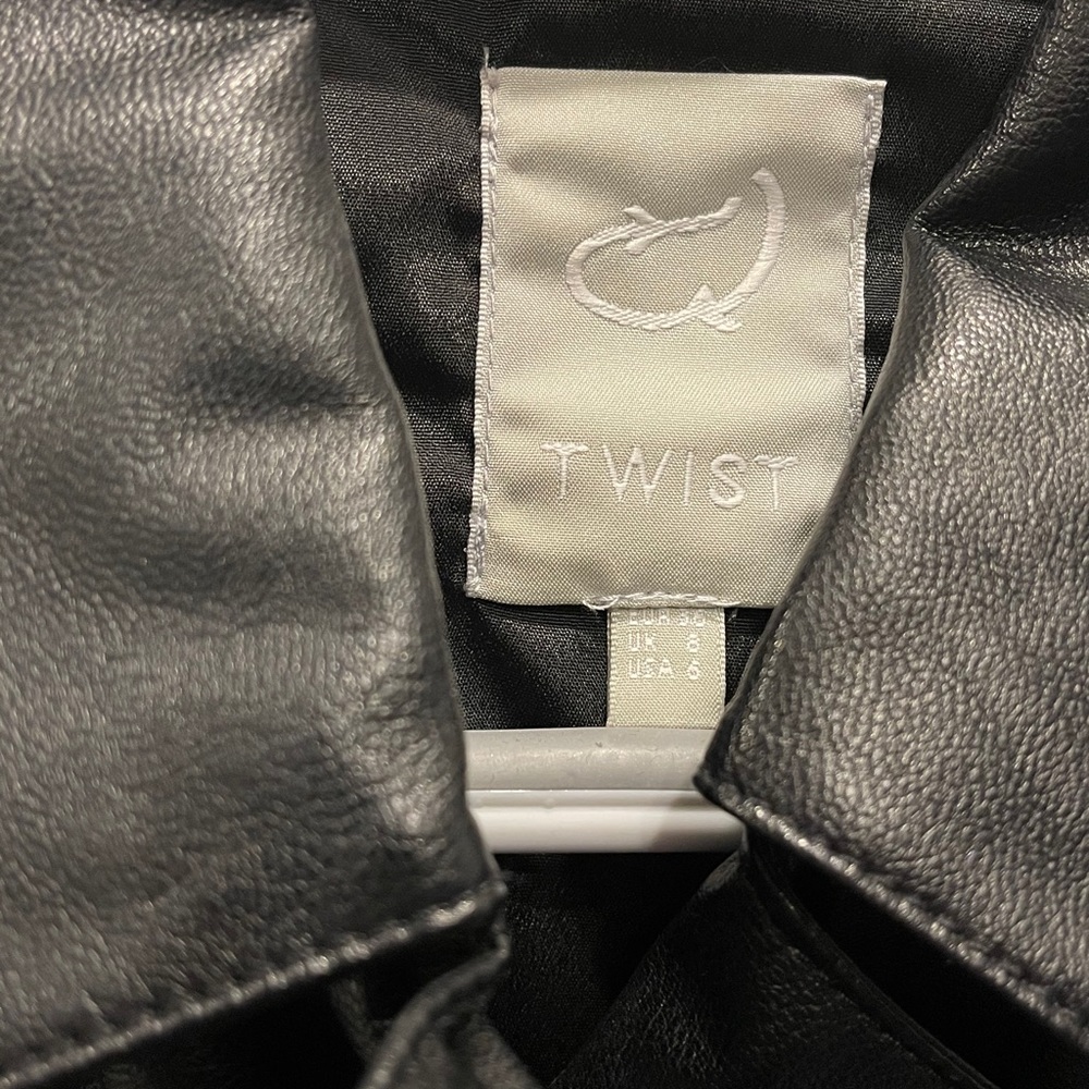 Black Vest - Picture 4 of 12